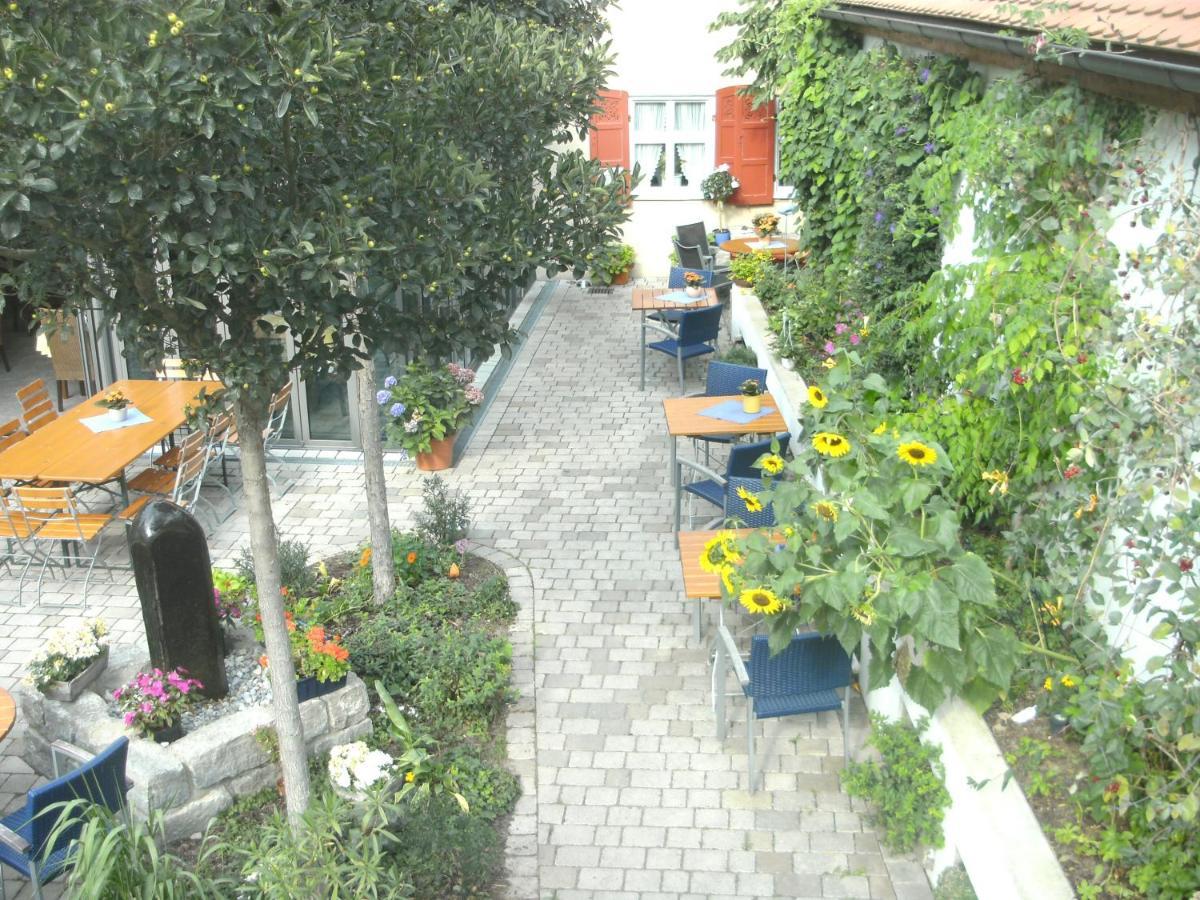 Hotel-Restaurant Goldenes Lamm Dinkelsbühl Esterno foto