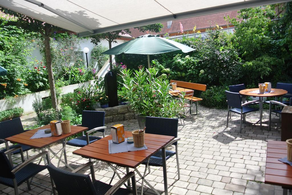 Hotel-Restaurant Goldenes Lamm Dinkelsbühl Esterno foto