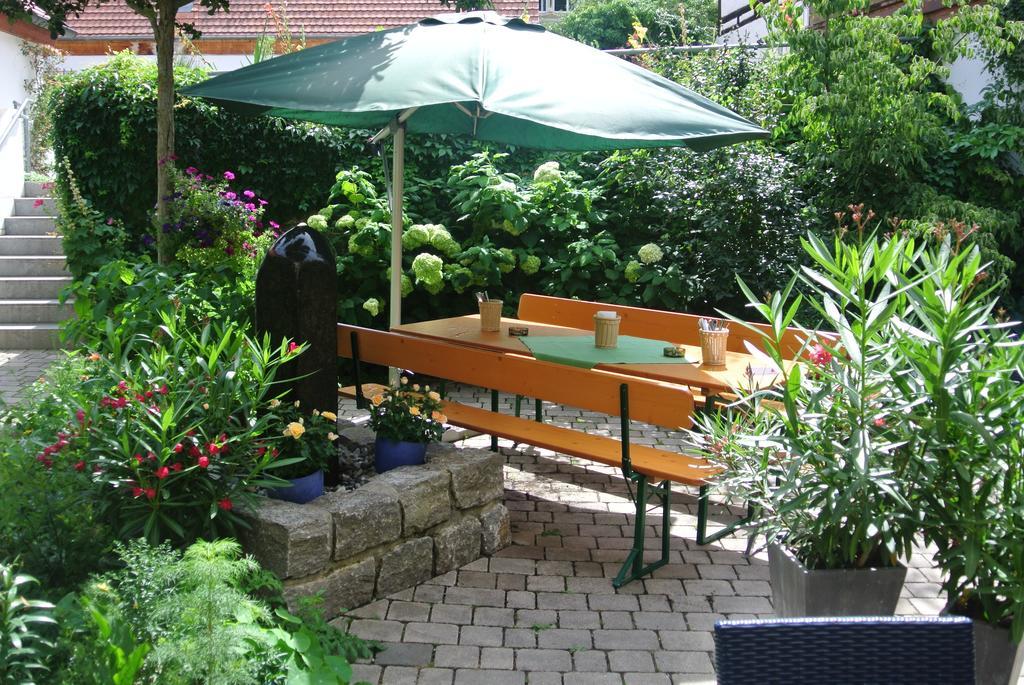 Hotel-Restaurant Goldenes Lamm Dinkelsbühl Esterno foto