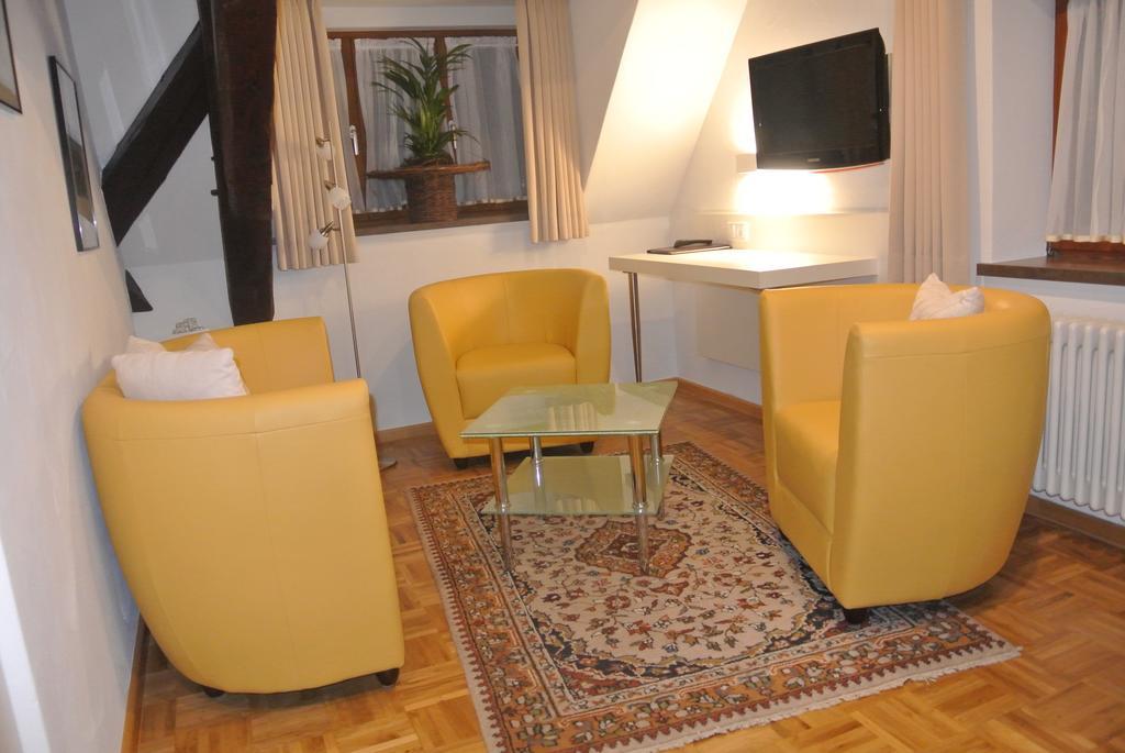 Hotel-Restaurant Goldenes Lamm Dinkelsbühl Esterno foto