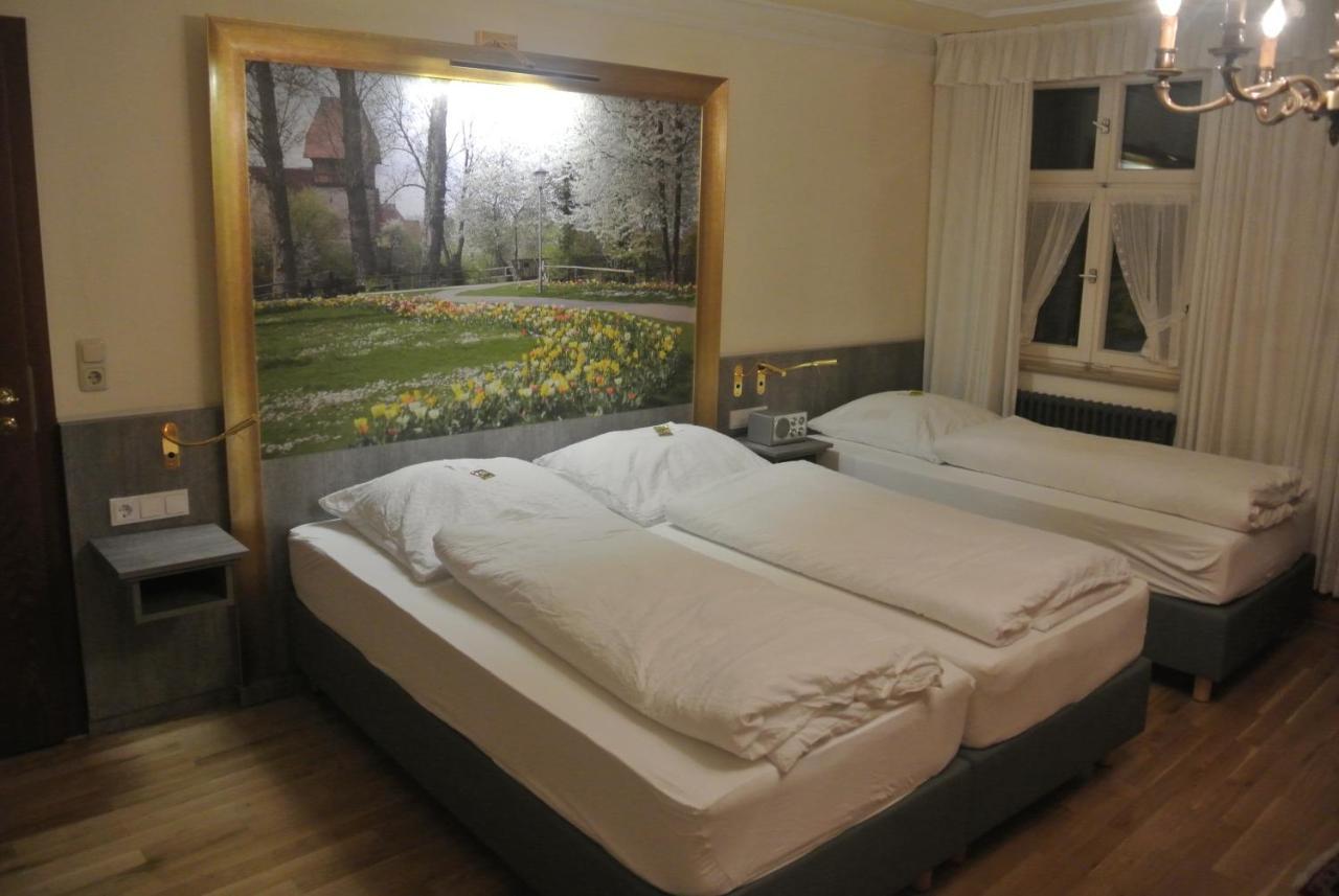 Hotel-Restaurant Goldenes Lamm Dinkelsbühl Esterno foto