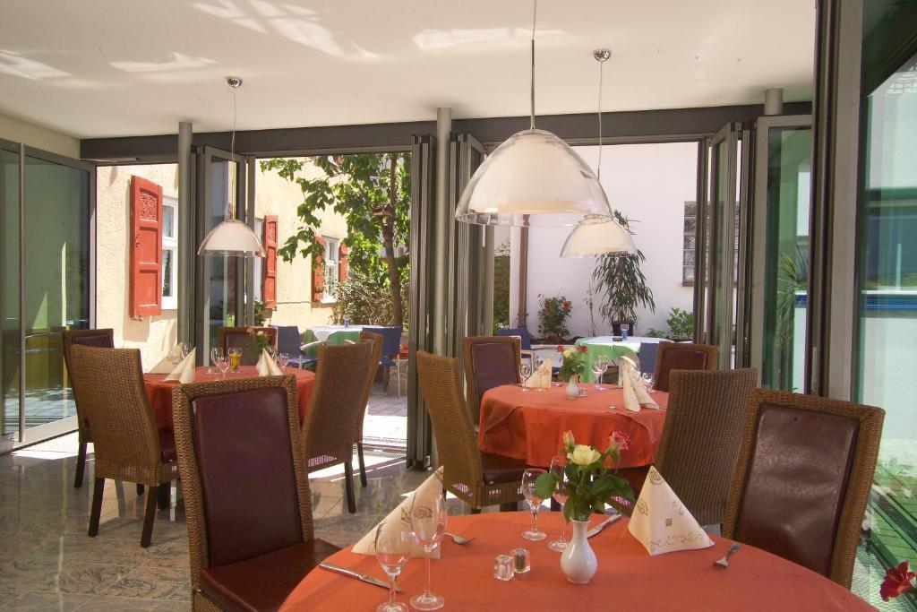 Hotel-Restaurant Goldenes Lamm Dinkelsbühl Esterno foto