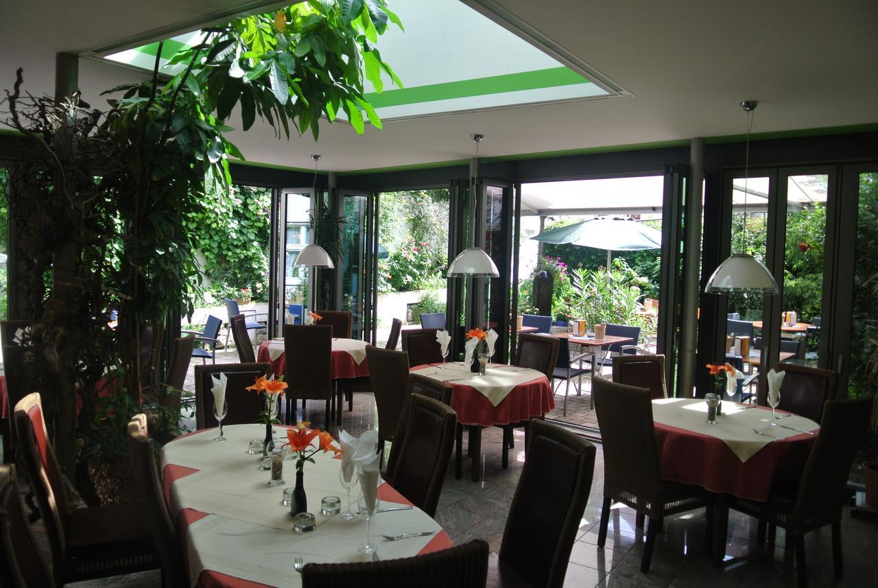 Hotel-Restaurant Goldenes Lamm Dinkelsbühl Esterno foto